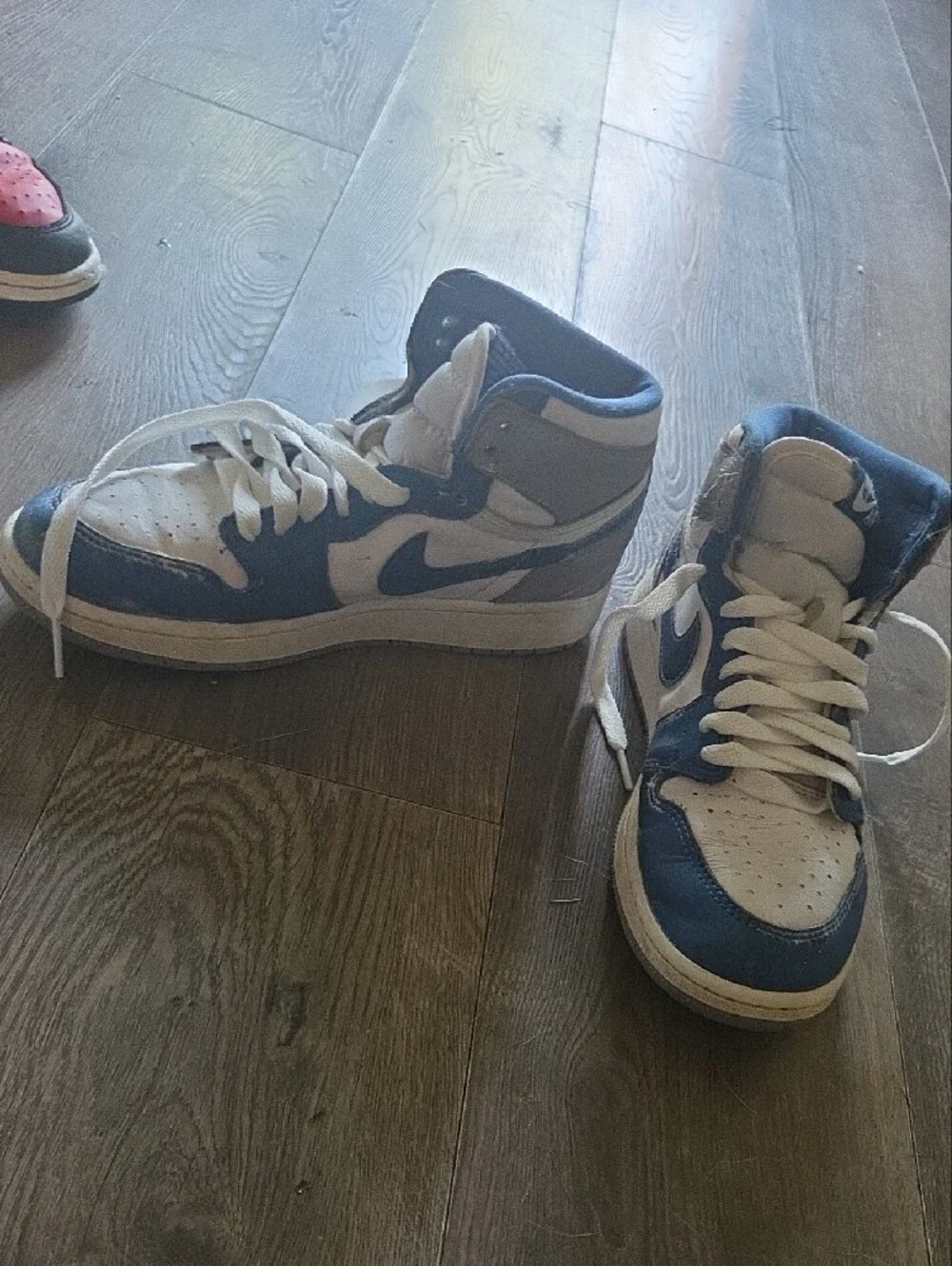Boys High-Top Nike in White and Blue - Boys Sizs 5